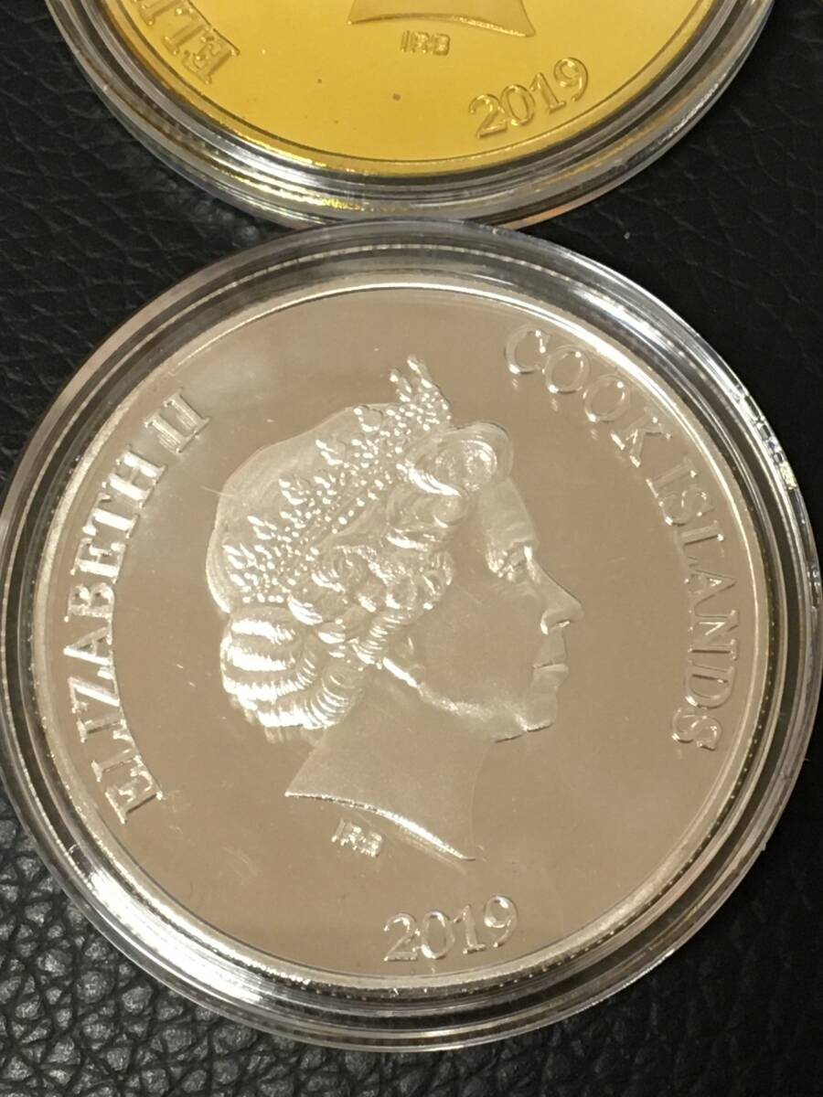 Y50-71)海外丸形記念金貨、銀貨、カラーコイン、メダル*ハローキティ　富士山日の出、桜　40周年記念*参考品4枚まとめ_画像8