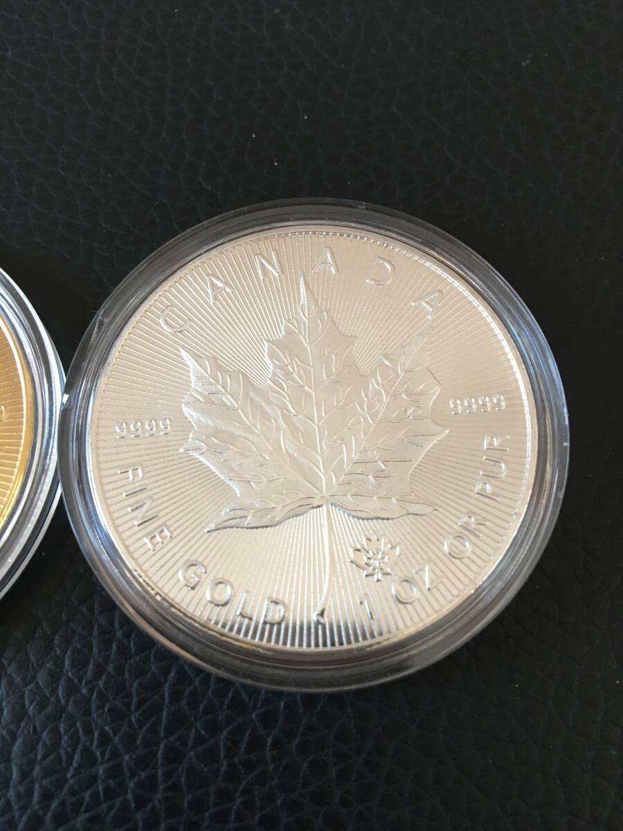 B32-18)海外丸形記念金貨、銀貨、コイン、メダル*2024年カナダ紅葉 モミジ*参考品 2枚、ゴールド色、シルバー各1枚_画像3