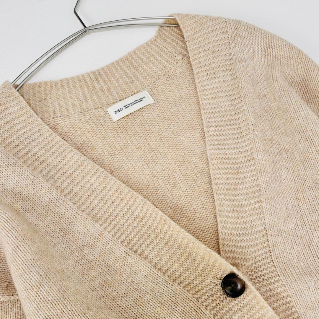 美品　INED イネド　Vネックカーディガン ベージュ ウール　軽量　ふわり　M_画像2