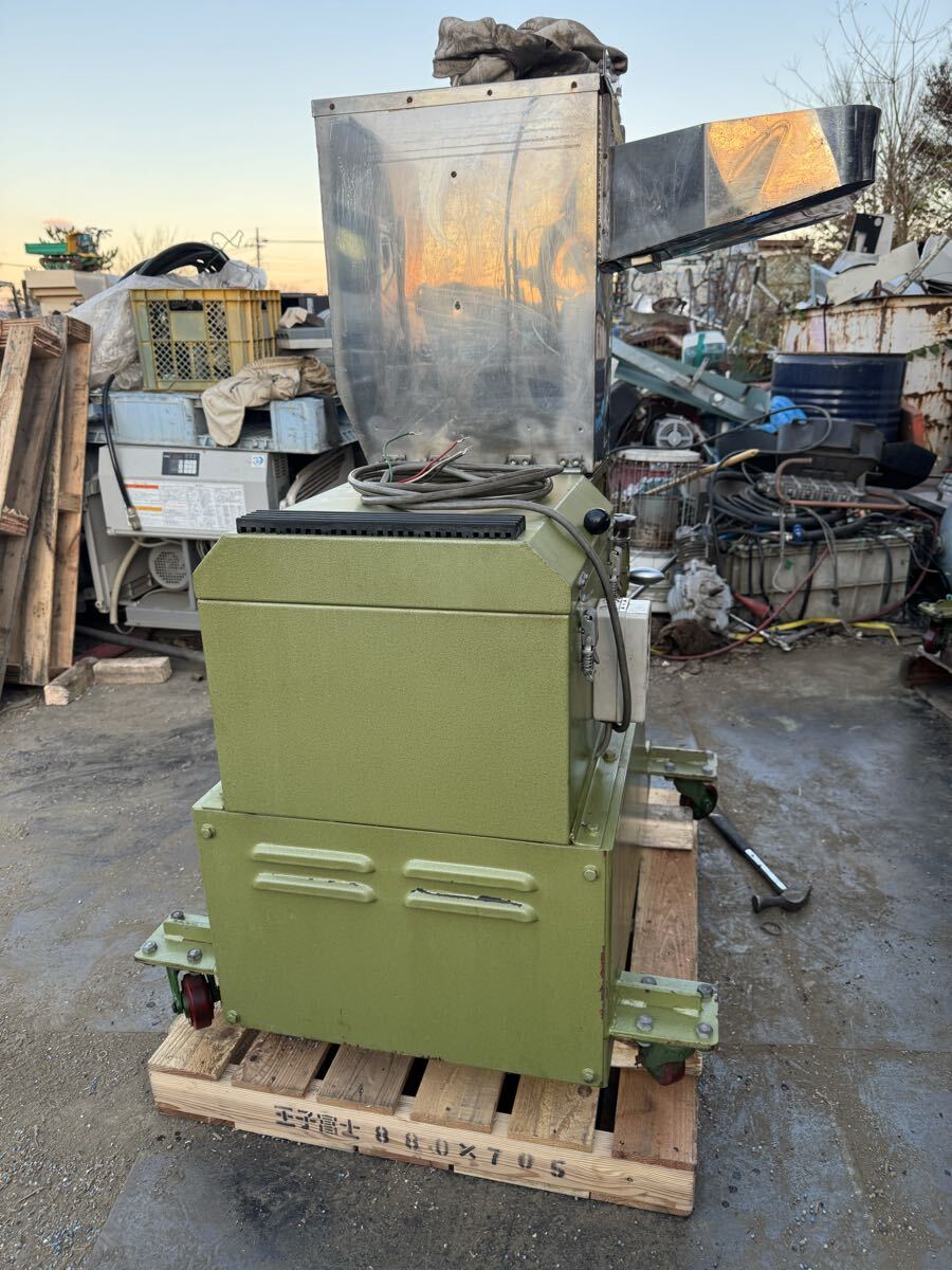 中古 プラスチック粉砕機 破砕機 200V森田精機 JC-3型 2,2KW 3馬力 プラスチック成形 アミの穴6mm動作確認済み、引き取り可能_画像3