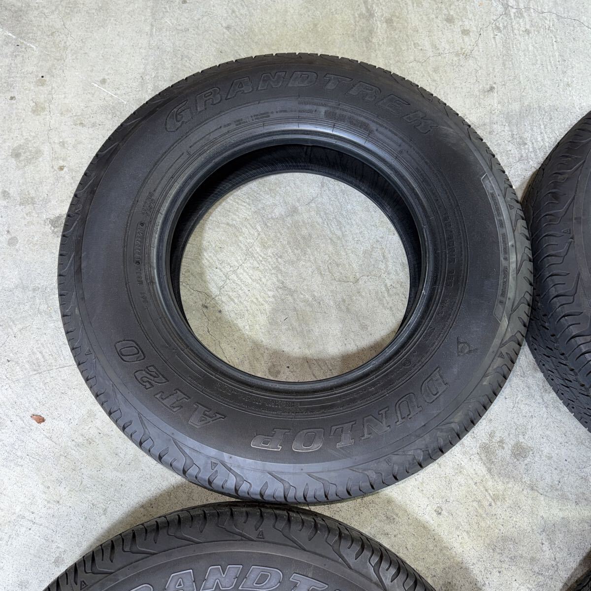 JB74ジムニーシエラ 純正タイヤ 4本セット 195/80R15 96S DUNLOP GRANDTREK AT20 美品 9〜10部山程度！2023年47〜48週目製造_画像2