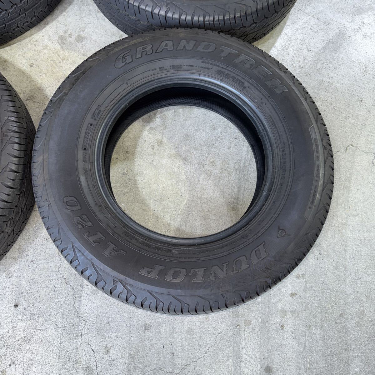 JB74ジムニーシエラ 純正タイヤ 4本セット 195/80R15 96S DUNLOP GRANDTREK AT20 美品 9〜10部山程度！2023年47〜48週目製造_画像3