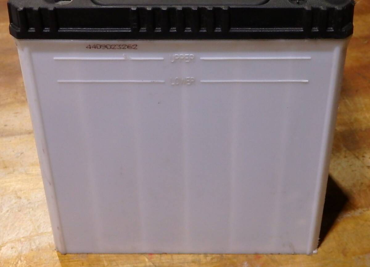 即決 2024年製 使用4か月 BOSCH イエローハット 中古 バッテリー 40B19L (42B19L 38B19L_画像2