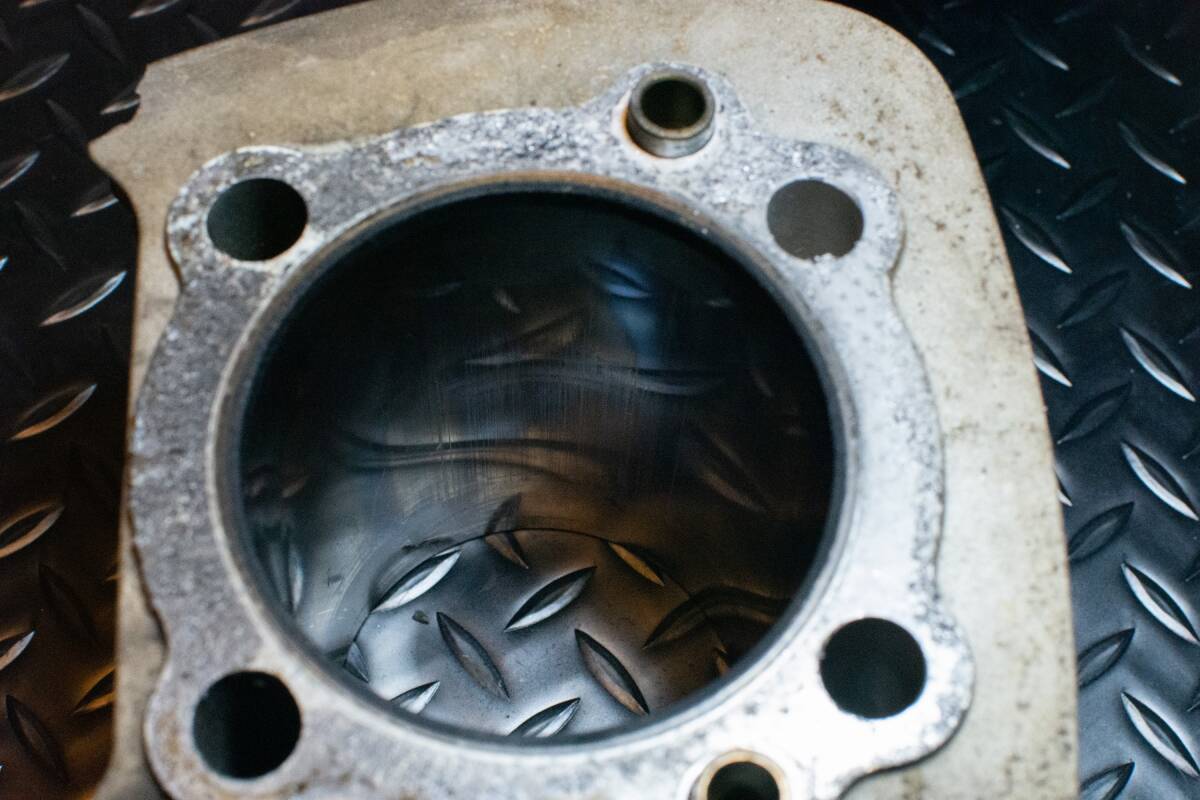 ビューエルS1　純正シリンダー＆ピストン　Buell 　スポーツスター　XL1200_画像2