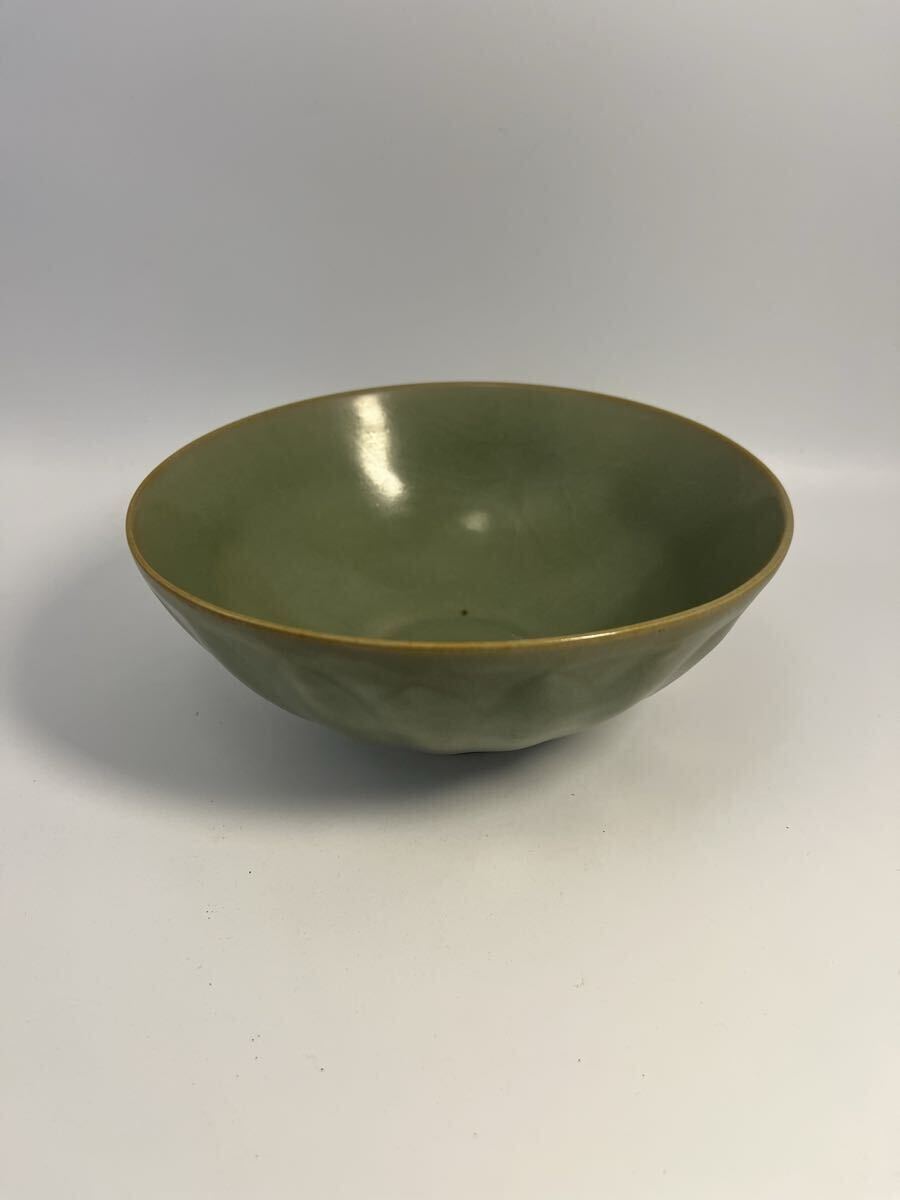 時代物 唐物 青磁蓮瓣紋碗 龍泉窯碗 箱付_画像2