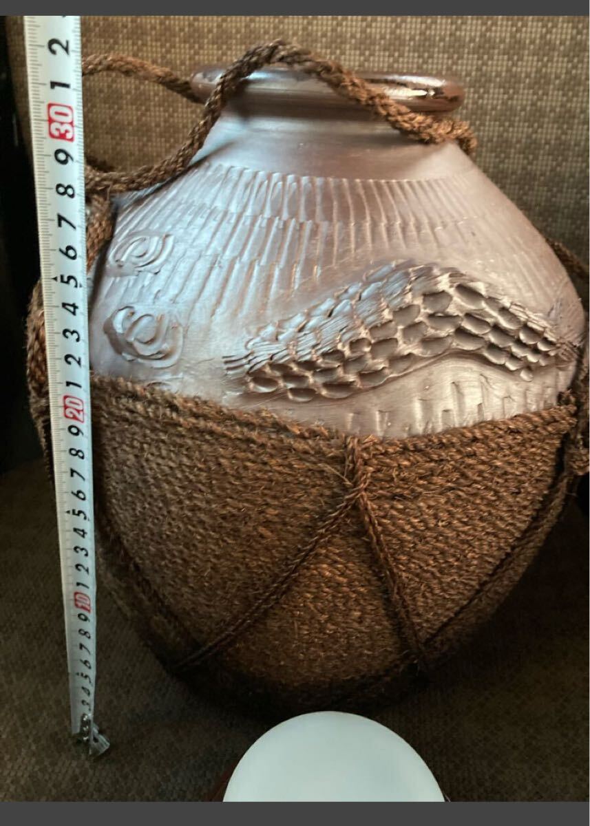 YK-6192 #300 中古品 泡盛 古酒壺 古酒甕蓋付き 約3.1升甕（容量約6.0L）高さ約30cm 横約24cm シュロ巻き 沖縄 琉球_画像4
