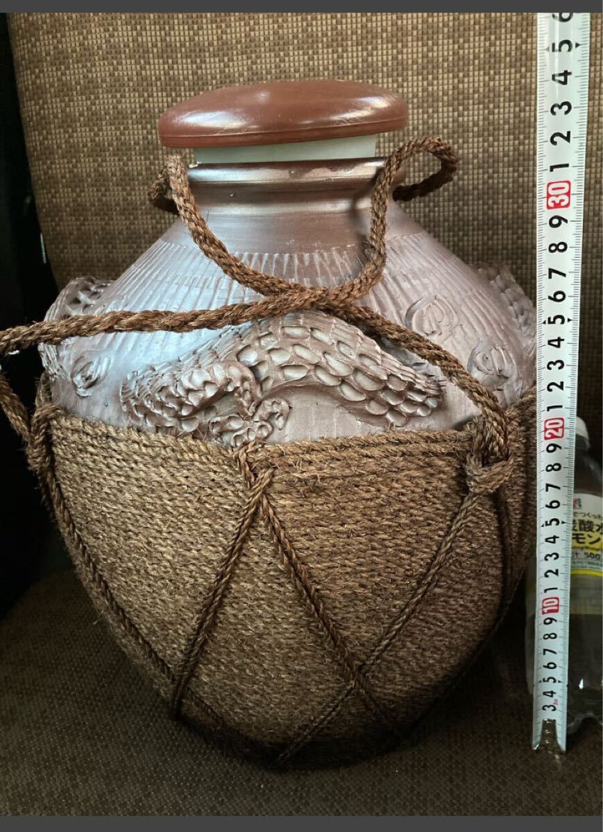 YK-6192 #300 中古品 泡盛 古酒壺 古酒甕蓋付き 約3.1升甕（容量約6.0L）高さ約30cm 横約24cm シュロ巻き 沖縄 琉球_画像3
