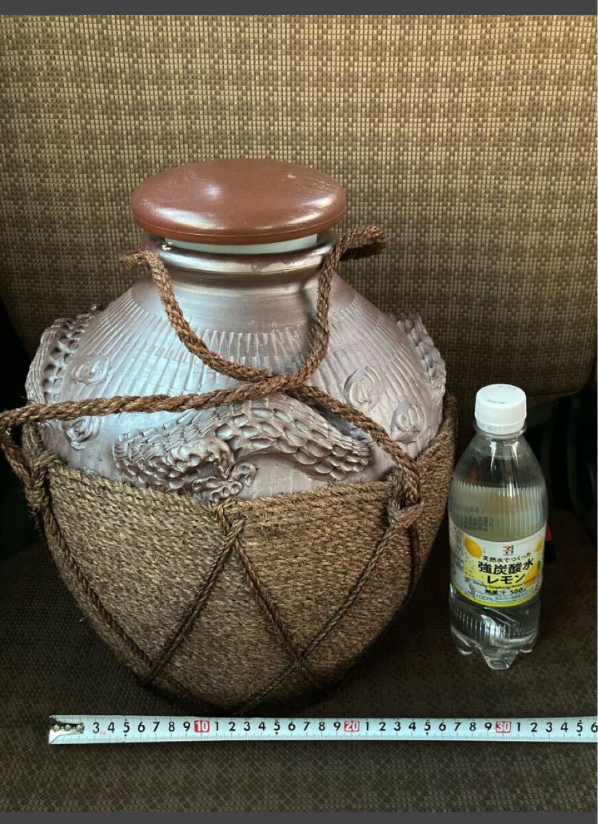 YK-6192 #300 中古品 泡盛 古酒壺 古酒甕蓋付き 約3.1升甕（容量約6.0L）高さ約30cm 横約24cm シュロ巻き 沖縄 琉球_画像1