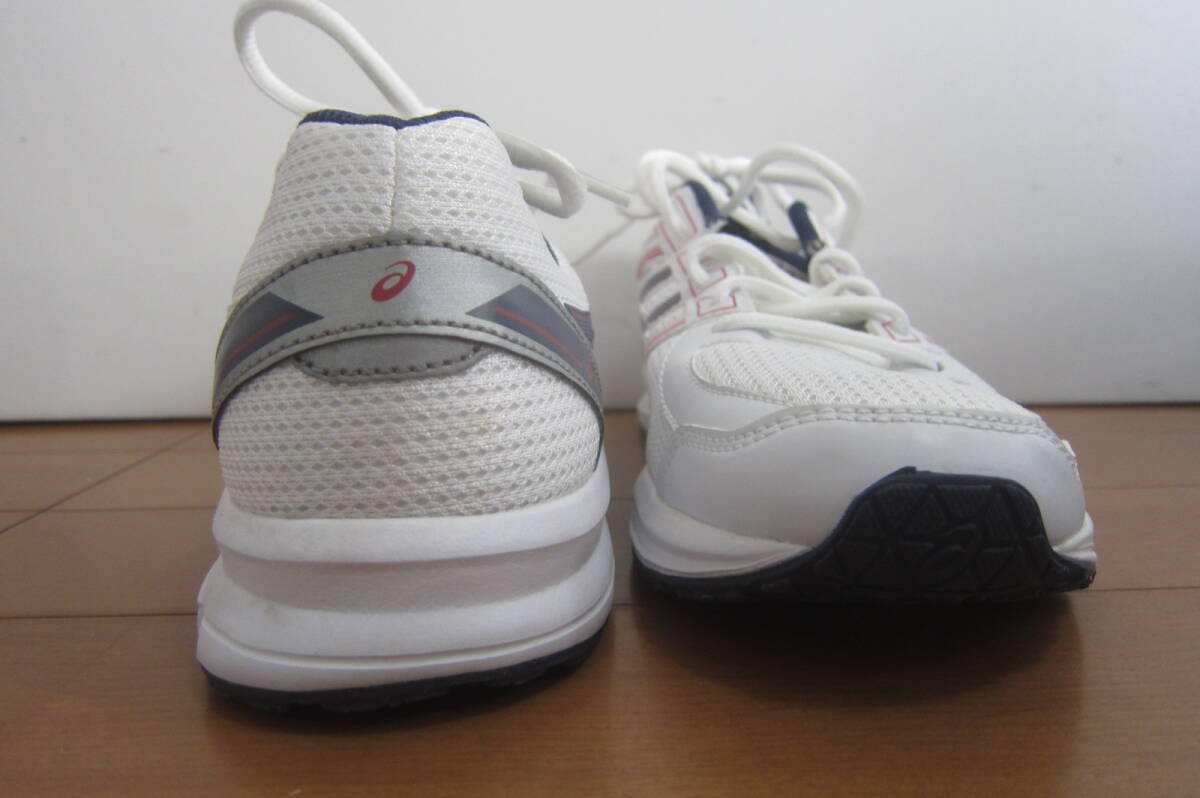 着用極少 asics アシックス TJG16I 靴 ランニングシューズ スニーカー 24㎝ 白×紺 O2511D_画像3