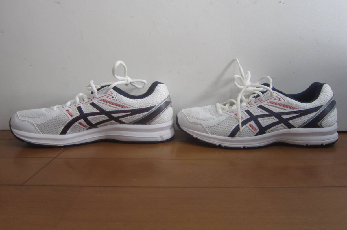 着用極少 asics アシックス TJG16I 靴 ランニングシューズ スニーカー 24㎝ 白×紺 O2511D_画像4