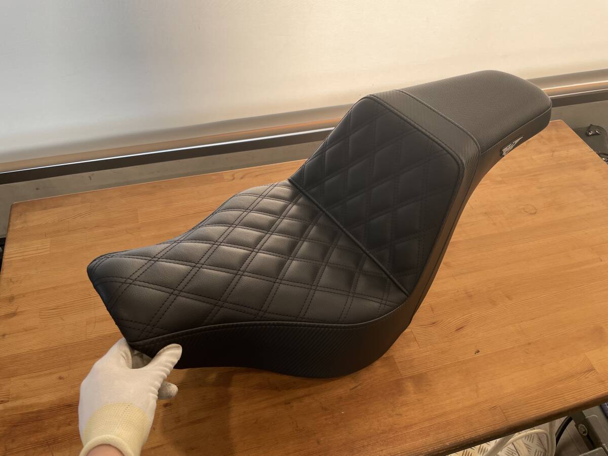 サドルマン シート ブラックパレードコラボ ソフテイル FXLRST ローライダーST HL81829_画像1