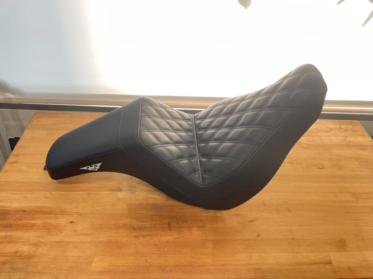 サドルマン シート ブラックパレードコラボ ソフテイル FXLRST ローライダーST HL81829_画像6