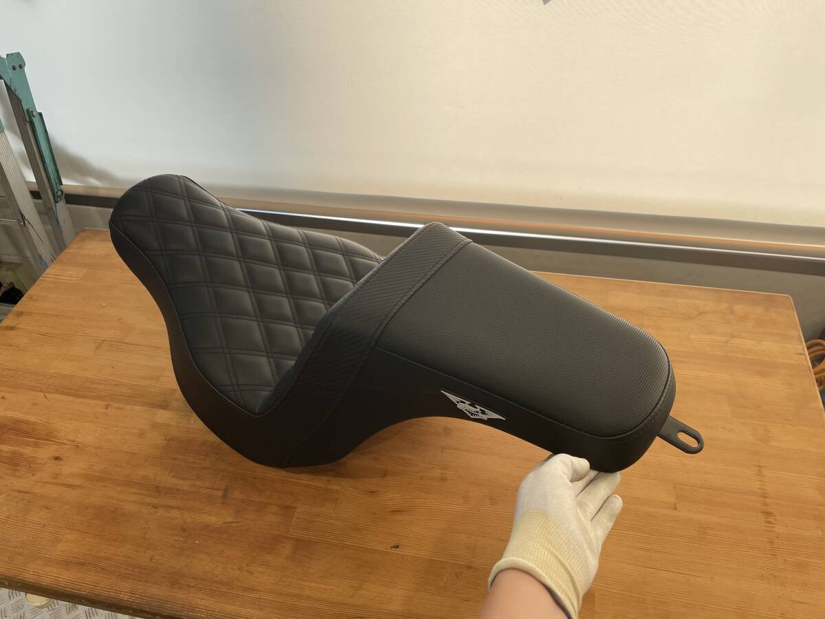 サドルマン シート ブラックパレードコラボ ソフテイル FXLRST ローライダーST HL81829_画像2