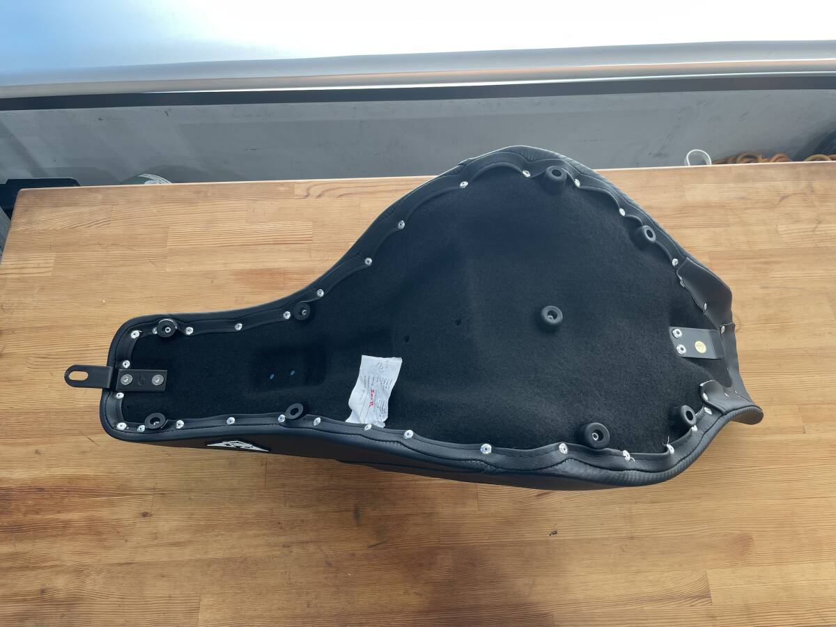 サドルマン シート ブラックパレードコラボ ソフテイル FXLRST ローライダーST HL81829_画像8
