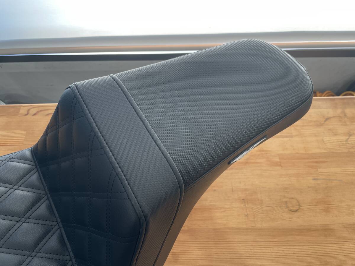 サドルマン シート ブラックパレードコラボ ソフテイル FXLRST ローライダーST HL81829_画像5