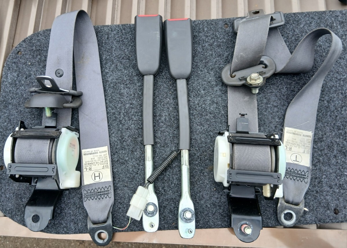 即決！即納！サンバートラック シートベルト左右セット　キャッチ　カバー付　2009年　TT1/TT2/TV1/TV2/TW1/TW2 EBD-TT1 LE-TT1_画像1