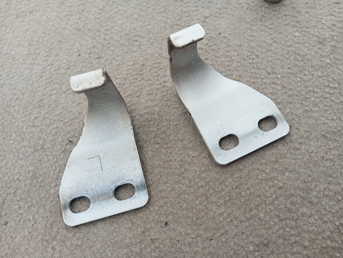 即決！即納！サンバートラック 荷台　サイド　フック　金具　あおり　ボデー　左右セット TT1/TT2/TV1/TV2/TW1/TW2　EBD-TT1 LE-TT1_画像1