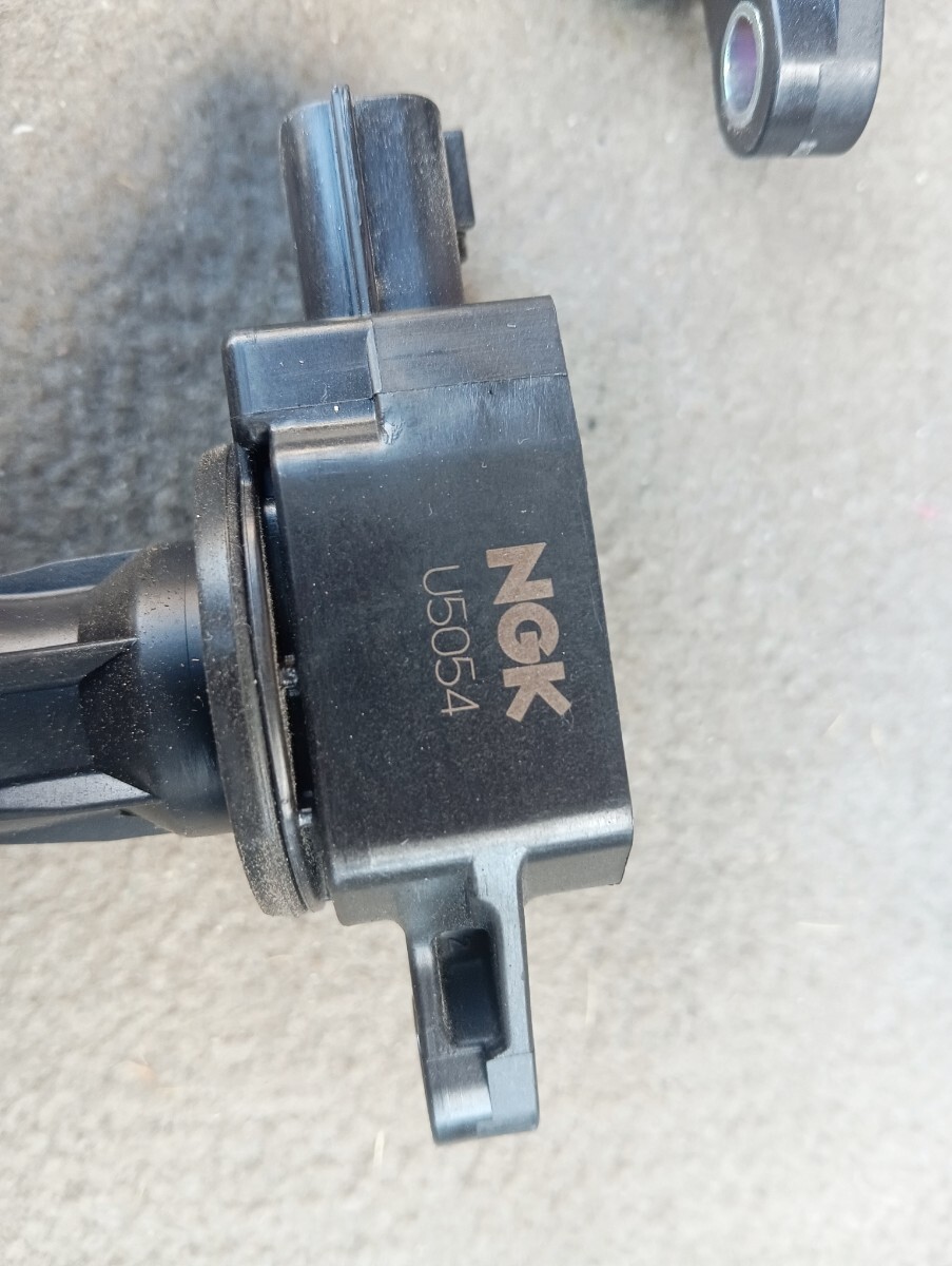 即決！即納！日産　Z11 キューブ　 DBA-BZ11　イグニッションコイル　NGK製　4本セットほぼ新品　ダイレクトコイル　BZ11 YZ11 Z12 NZ12_画像3