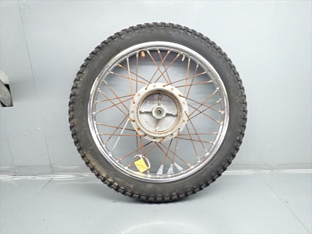 β251015-4 スズキ ハスラー250 HUSTLER TS2503 3型 (S46年式) フロントホイール 振れ無 リム打ち無 タイヤは要交換で_画像4