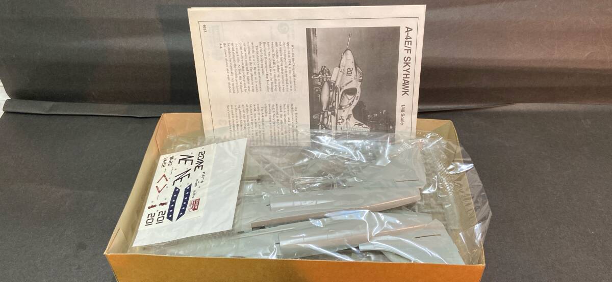 ☆★☆ アカデミー 1/48 A-4E/F スカイホーク 未組み立て ★☆_画像2