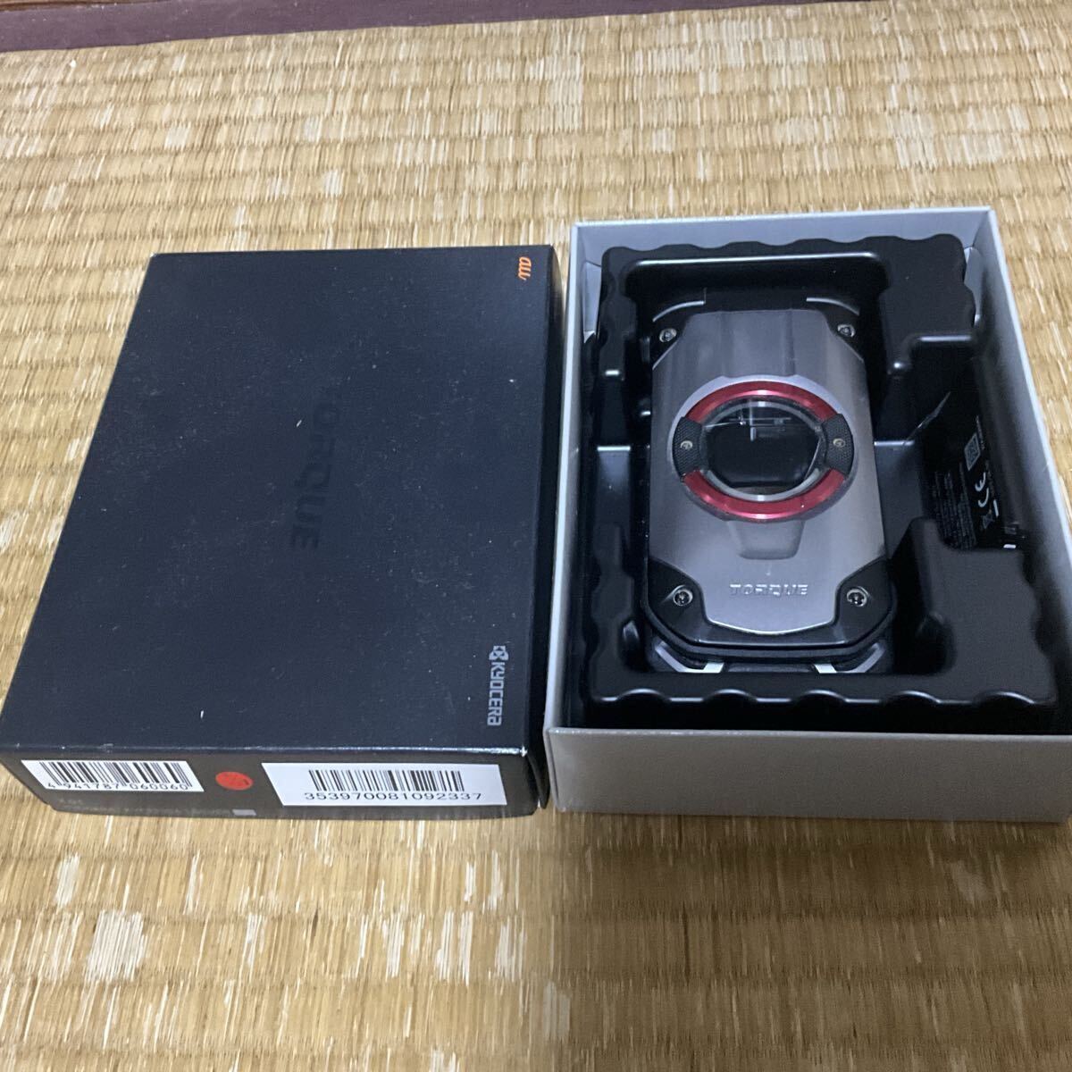 京セラ TORQUE X01 au KDDI シルバー KYF33SSA ガラホ_画像1