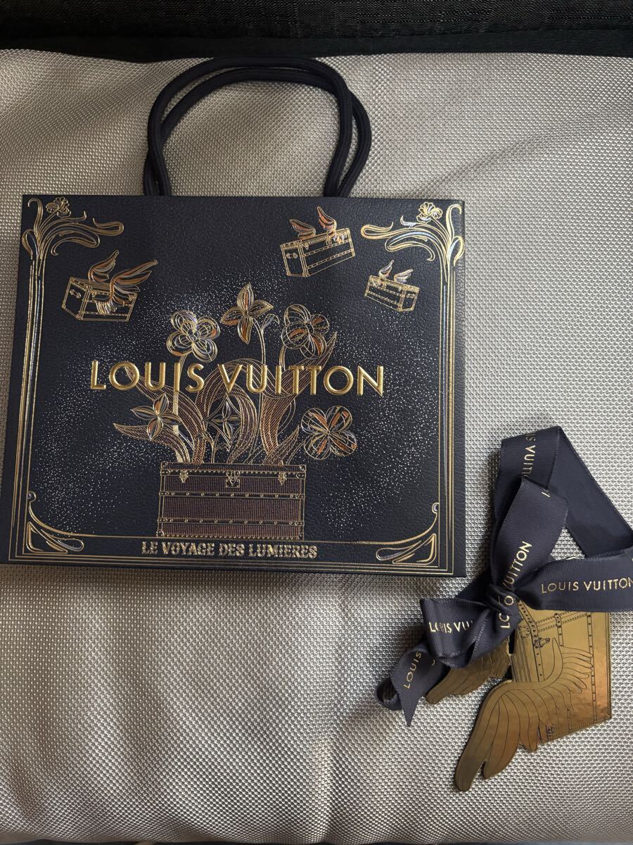 NEW ルイヴィトン　LOUIS VUITTON ショッパー 紙袋 リボン　2025 正規店　クリスマス限定　_画像1