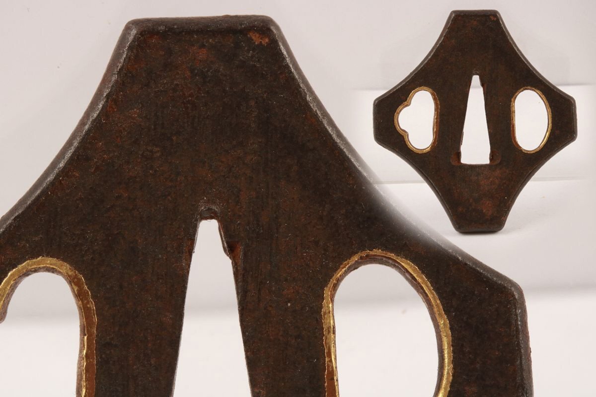 [.. магазин .] меч . изобразительное искусство / Edo период / нет ./ металлический земля . форма гарда меча /K-1238( поиск ) гарда меча /./ японский меч / меч принадлежности 