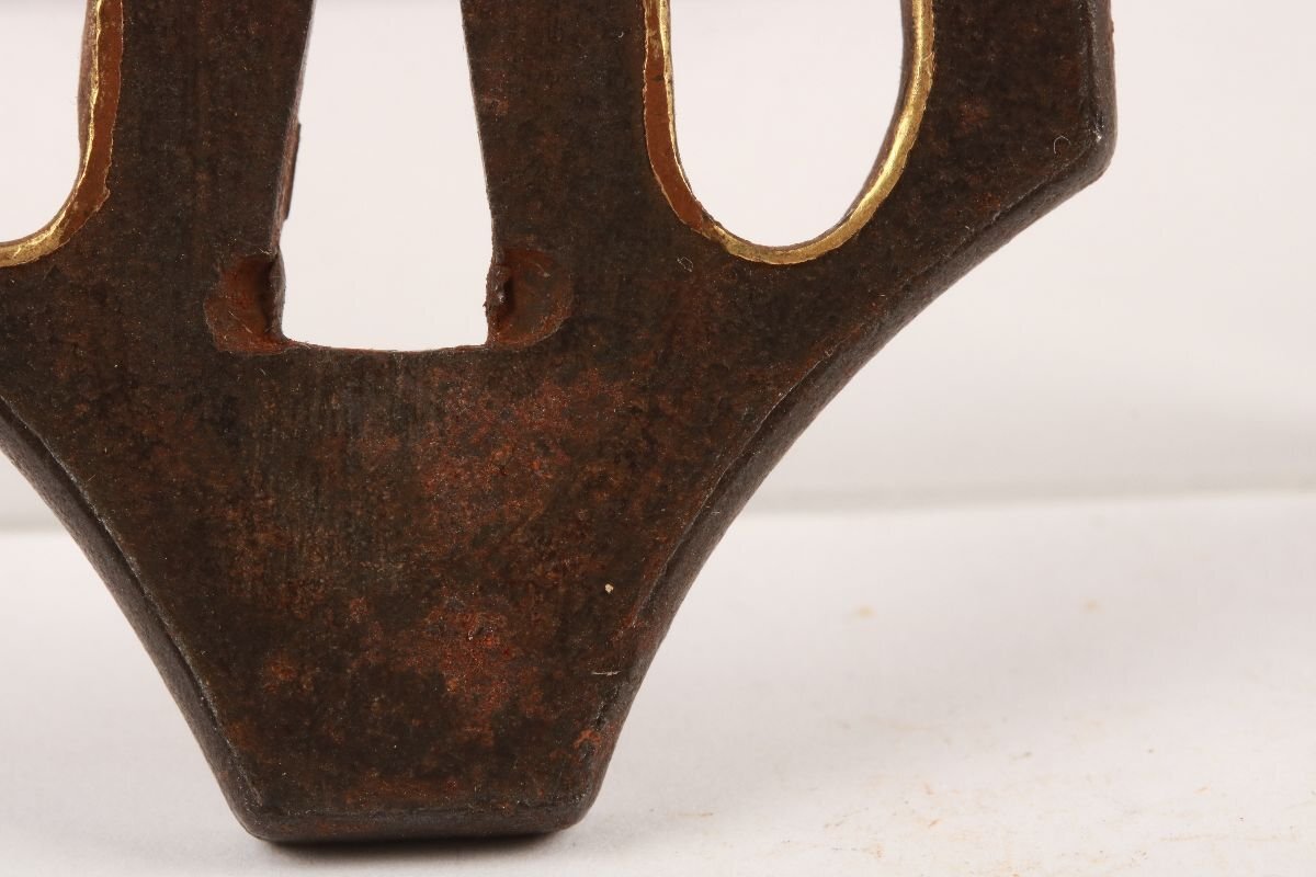 [.. магазин .] меч . изобразительное искусство / Edo период / нет ./ металлический земля . форма гарда меча /K-1238( поиск ) гарда меча /./ японский меч / меч принадлежности 