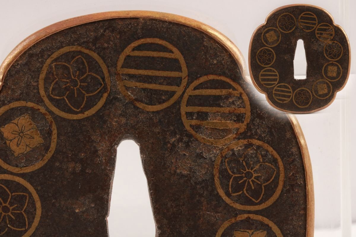 [.. магазин .] меч . изобразительное искусство / Edo период / нет ./ металлический земля .. Takeda родители вид . дерево . форма гарда меча /K-1264( поиск ) гарда меча /./ японский меч / меч принадлежности 