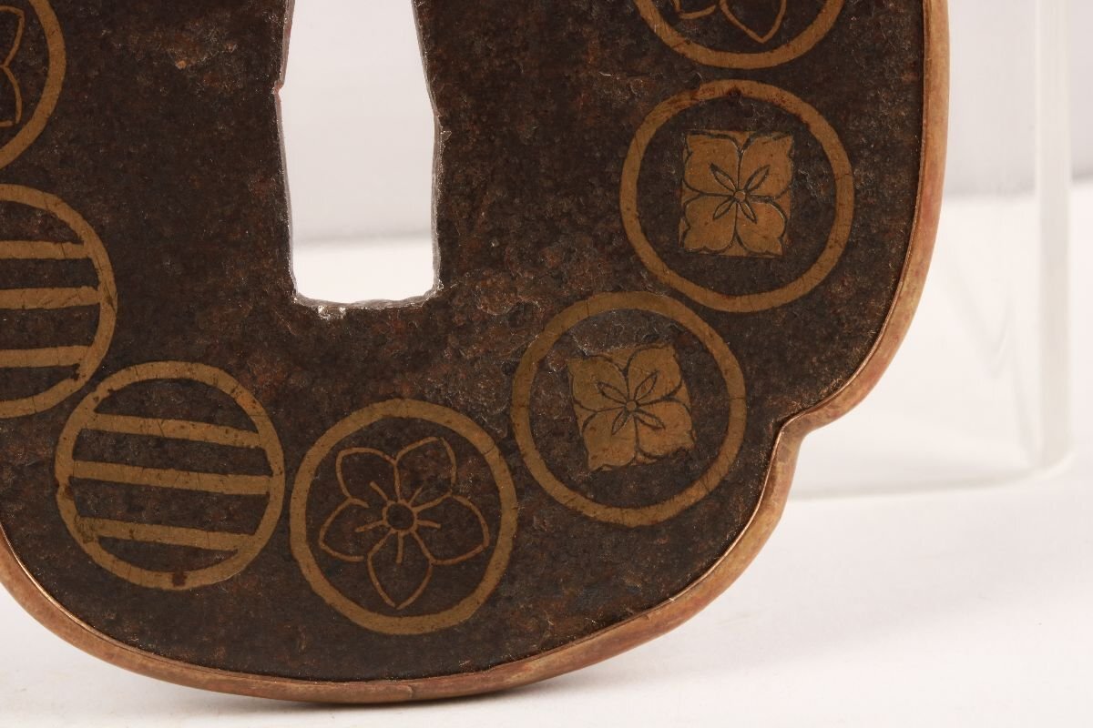 [.. магазин .] меч . изобразительное искусство / Edo период / нет ./ металлический земля .. Takeda родители вид . дерево . форма гарда меча /K-1264( поиск ) гарда меча /./ японский меч / меч принадлежности 