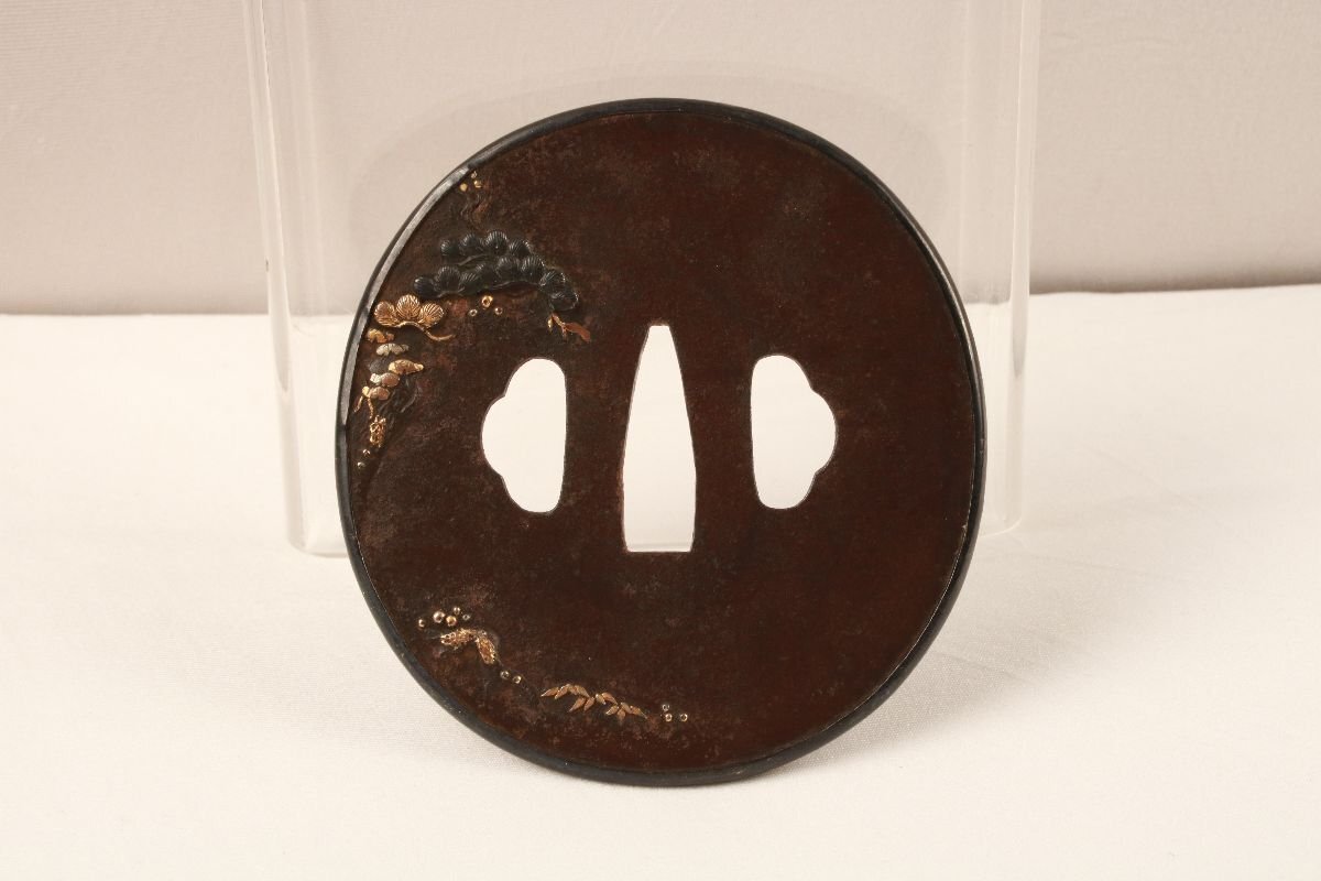 [.. магазин .] меч . изобразительное искусство / Edo период / нет ./ металлический металлы серебряный .. сосна .. корова map круг форма гарда меча /K-1383( поиск ) гарда меча /./ японский меч / меч принадлежности 