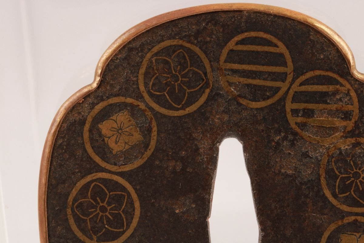 [.. магазин .] меч . изобразительное искусство / Edo период / нет ./ металлический земля .. Takeda родители вид . дерево . форма гарда меча /K-1264( поиск ) гарда меча /./ японский меч / меч принадлежности 