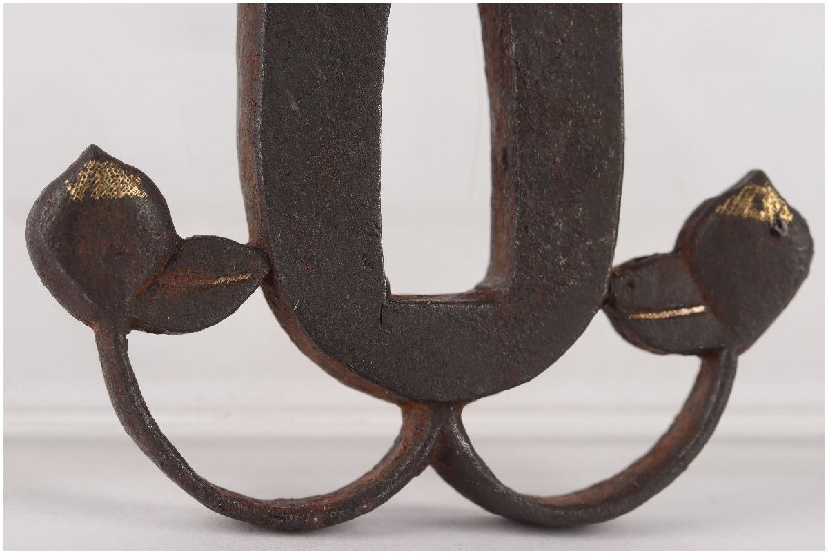 [.. магазин .] меч . изобразительное искусство / Edo период / нет ./ металлический металлы ... map менять . форма гарда меча /49g/K-460 ( поиск ) антиквариат / гарда меча /./ японский меч / меч принадлежности /. голова / глаз .