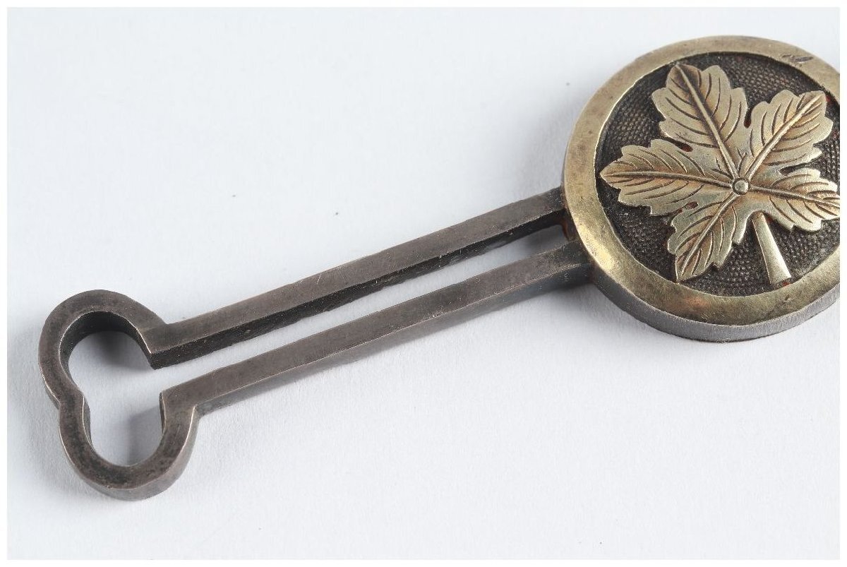 [.. магазин .] меч . изобразительное искусство / Edo период / нет ./ медь рыба .. земля серебряный ..... лист map глаз ./35g/K-796( поиск ) гарда меча /./ японский меч / меч принадлежности /. голова / глаз .