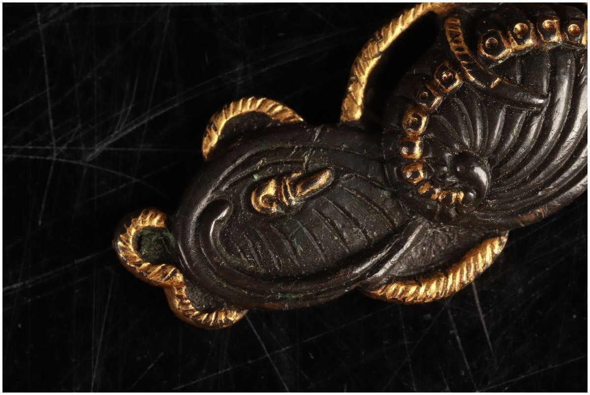 [.. магазин .] меч . изобразительное искусство / Edo период / нет ./ медь земля цветная роспись . map глаз ./9g/K-530( поиск ) антиквариат / гарда меча /./ японский меч / меч принадлежности /. голова / глаз .