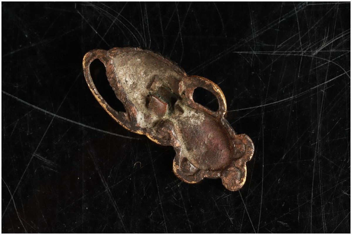 [.. магазин .] меч . изобразительное искусство / Edo период / нет ./ медь земля цветная роспись . map глаз ./9g/K-530( поиск ) антиквариат / гарда меча /./ японский меч / меч принадлежности /. голова / глаз .