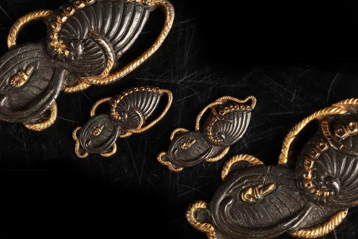 [.. магазин .] меч . изобразительное искусство / Edo период / нет ./ медь земля цветная роспись . map глаз ./9g/K-530( поиск ) антиквариат / гарда меча /./ японский меч / меч принадлежности /. голова / глаз .