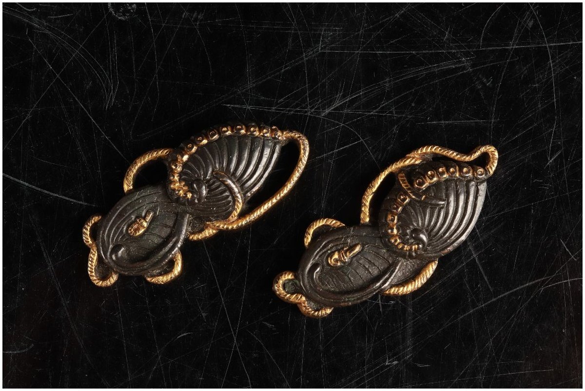 [.. магазин .] меч . изобразительное искусство / Edo период / нет ./ медь земля цветная роспись . map глаз ./9g/K-530( поиск ) антиквариат / гарда меча /./ японский меч / меч принадлежности /. голова / глаз .