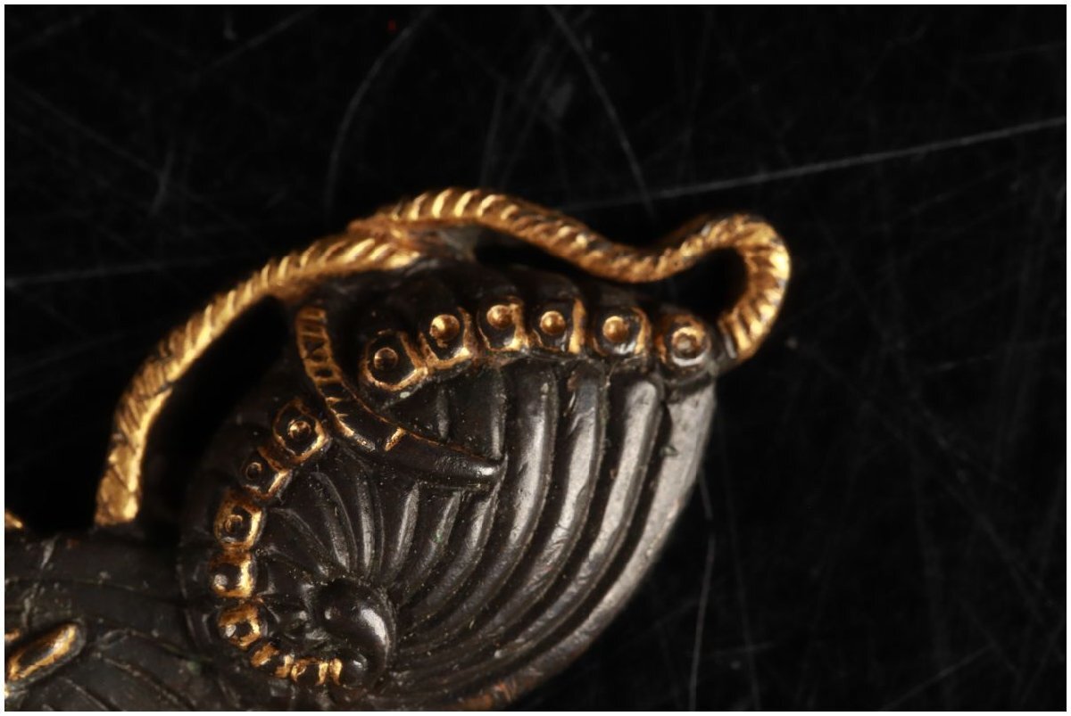 [.. магазин .] меч . изобразительное искусство / Edo период / нет ./ медь земля цветная роспись . map глаз ./9g/K-530( поиск ) антиквариат / гарда меча /./ японский меч / меч принадлежности /. голова / глаз .