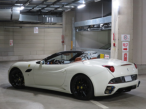 ☆フェラーリ　カリフォルニア　左ハンドル　ビアンコアブス　オプション２０インチアルミ　パワークラフトマフラー　売り切ります☆_画像2