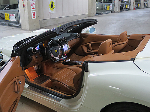 ☆フェラーリ　カリフォルニア　左ハンドル　ビアンコアブス　オプション２０インチアルミ　パワークラフトマフラー　売り切ります☆_画像8