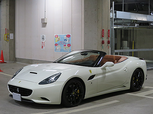 ☆フェラーリ　カリフォルニア　左ハンドル　ビアンコアブス　オプション２０インチアルミ　パワークラフトマフラー　売り切ります☆_画像9