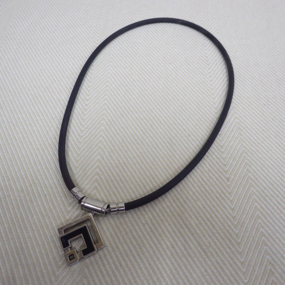  б/у Colantotteko Ran toteTao магнитное колье α ARAN серебряный черный 