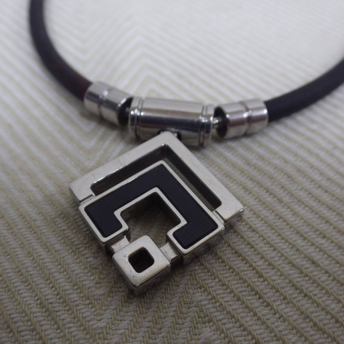  б/у Colantotteko Ran toteTao магнитное колье α ARAN серебряный черный 