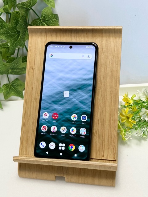 使用少 美品★ arrows N F-51C SIMフリー docomo ROM 128GB RAM 8GB [フォレストブラック] バッテリー良好 スマホ本体 A9035_画像1