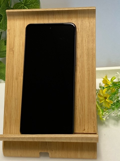 使用少 美品★ arrows N F-51C SIMフリー docomo ROM 128GB RAM 8GB [フォレストブラック] バッテリー良好 スマホ本体 A9035_画像2