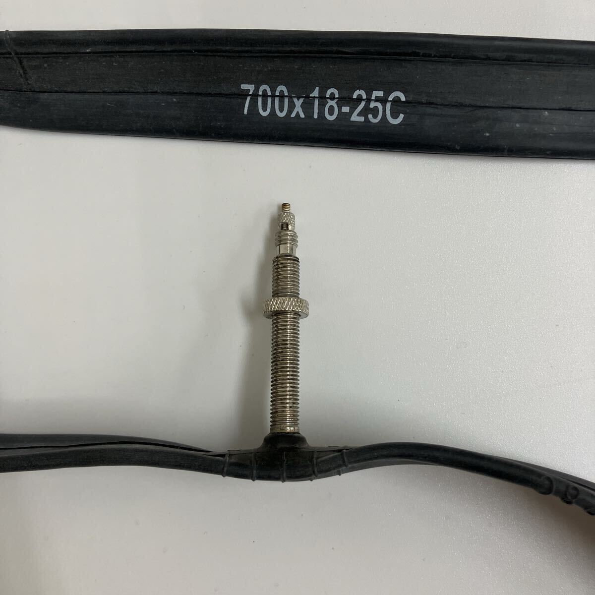 700x18〜25c 4個 仏式バルブ 48mm 自転車 チューブ 未使用品 700c ノーブランド 予備 ロードバイク クロスバイク パンク修理 管理300ポスト_画像4