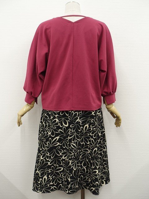 美品 DOLL-UP等 長袖カットソー+ロング丈フレアスカート コーディネート2点セット M相当 紫/黒地 ベージュ 花柄 フェミニン系 20代_画像3