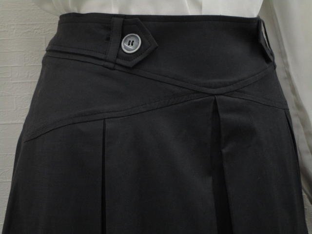 定価\16,000 新品タグ付 CHERRY ひざ丈 ボックスプリーツスカート 40 ブラック 【メール便可】_画像2