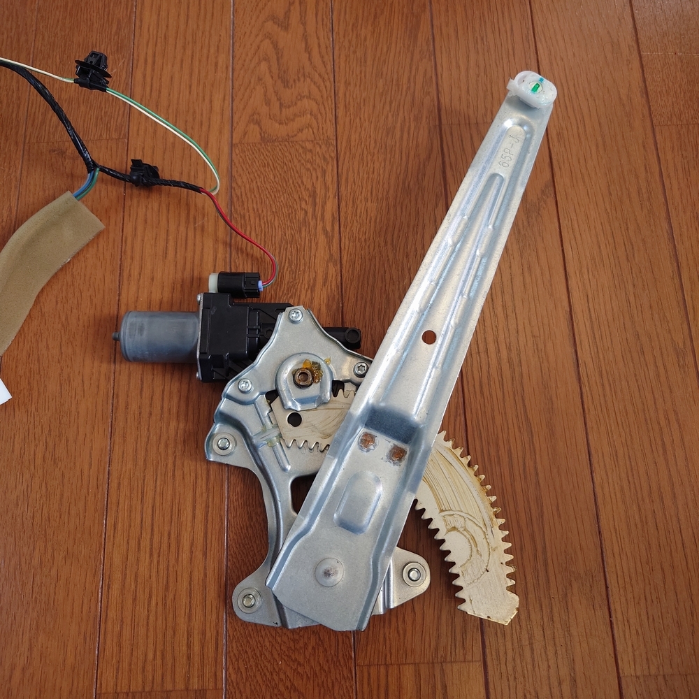 スズキ ハスラー(DAA-MR41S)左リアドア「レギュレーター パワーウィンドウモーター」【中古】送料込_画像2